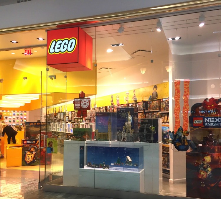 the-lego-store-eastview-photo